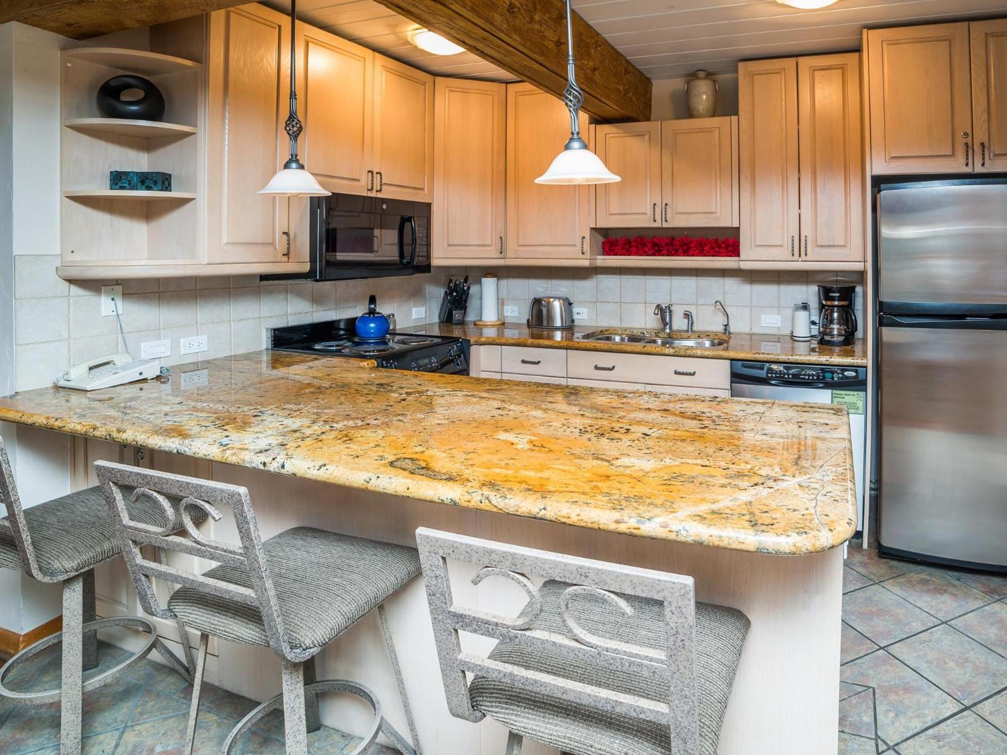 Lift One - Top-Floor One-Bedroom With A View Aspen Room photo