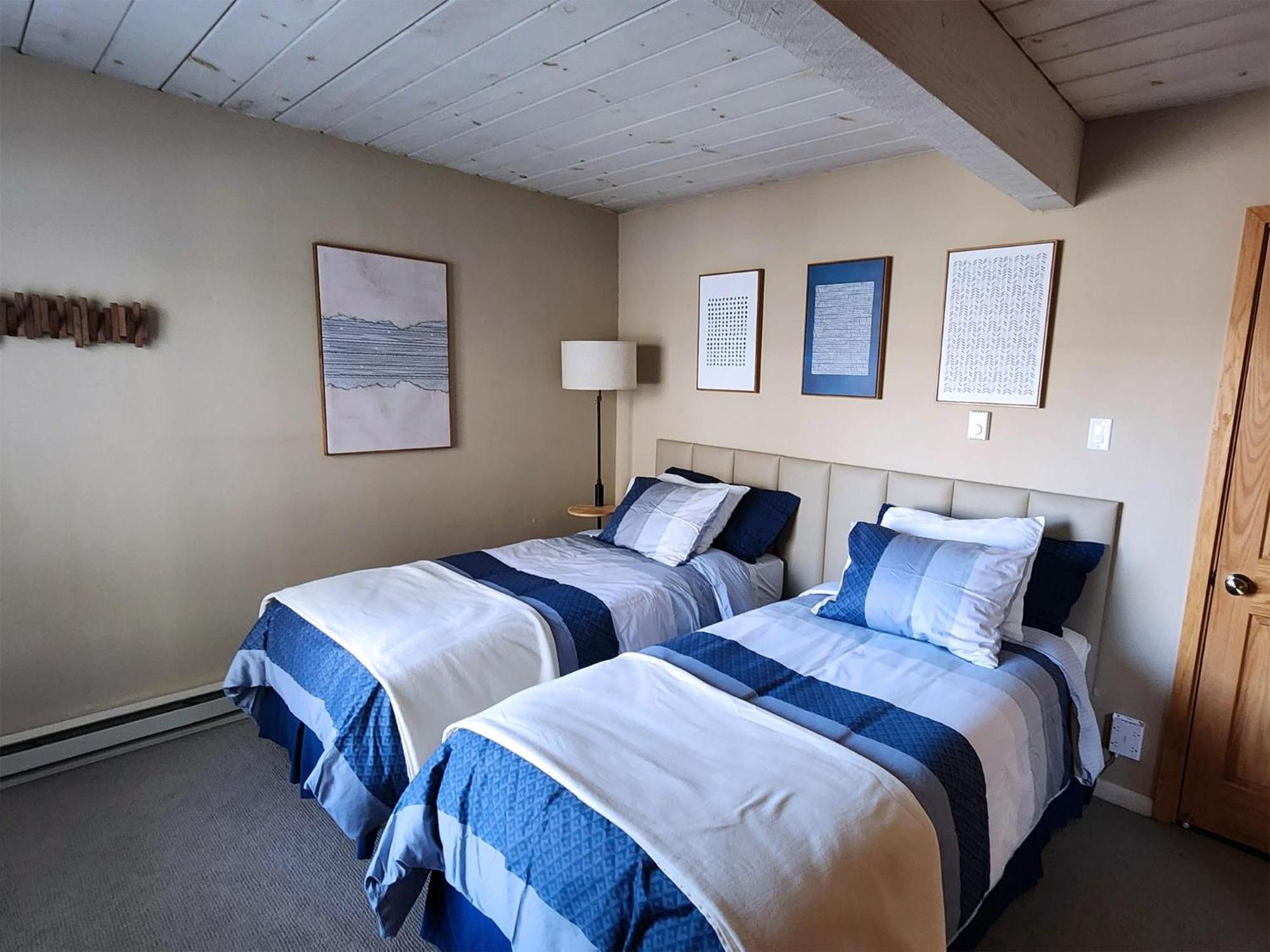 Lift One - Top-Floor One-Bedroom With A View Aspen Room photo