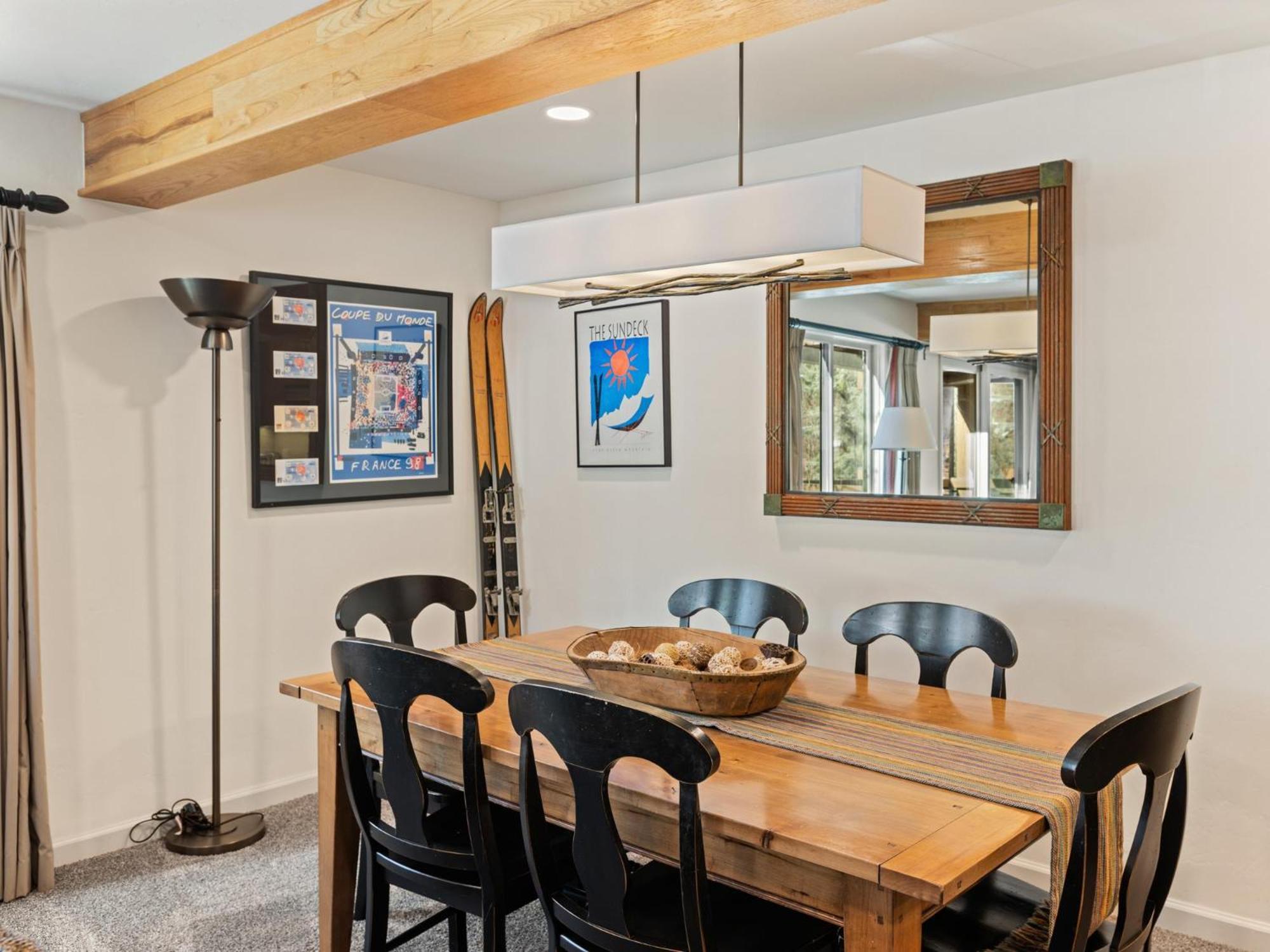 Lift One - Top-Floor One-Bedroom With A View Aspen Room photo